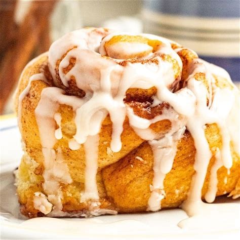 best-maple-cinnamon-rolls-maple-buns-bake-me image
