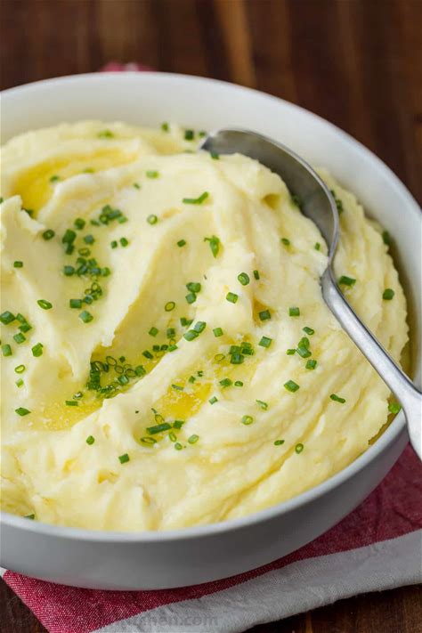 garlic-mashed-potatoes-recipe-video image
