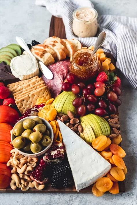 how-to-make-the-best-fruit-and-cheese-platter image