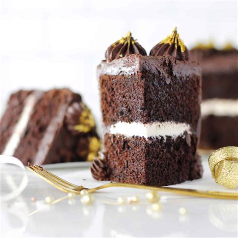 chocolate-tuxedo-cake-green-smoothie-gourmet image