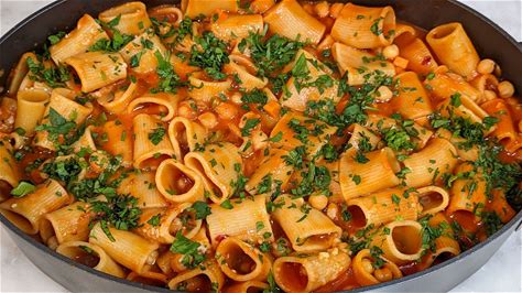 one-skillet-pasta-with-chickpeas-ceci-rachael-ray image
