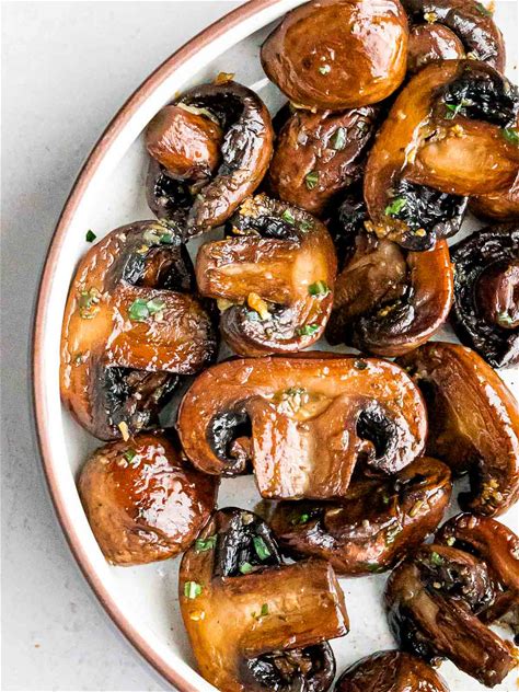 easy-sauteed-mushrooms-with-garlic-butter-drive-me image