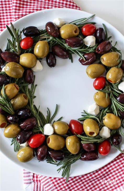 olive-wreath-holiday-appetizer-easy-christmas image