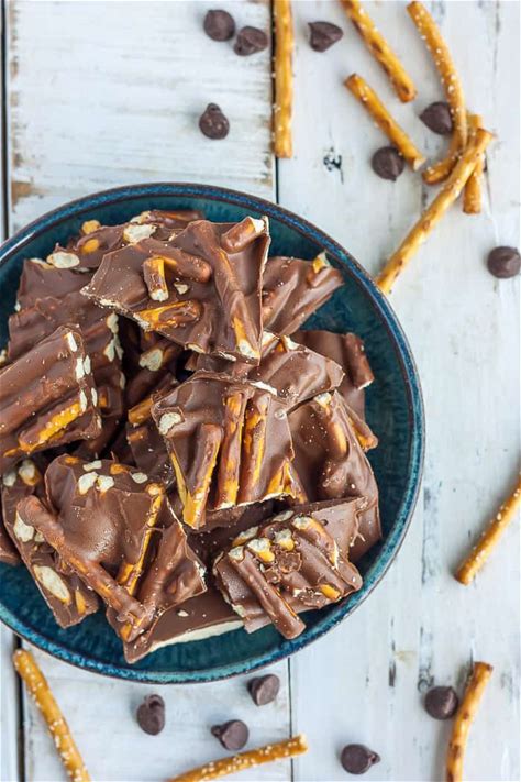 chocolate-bark-with-pretzels-sustainable image