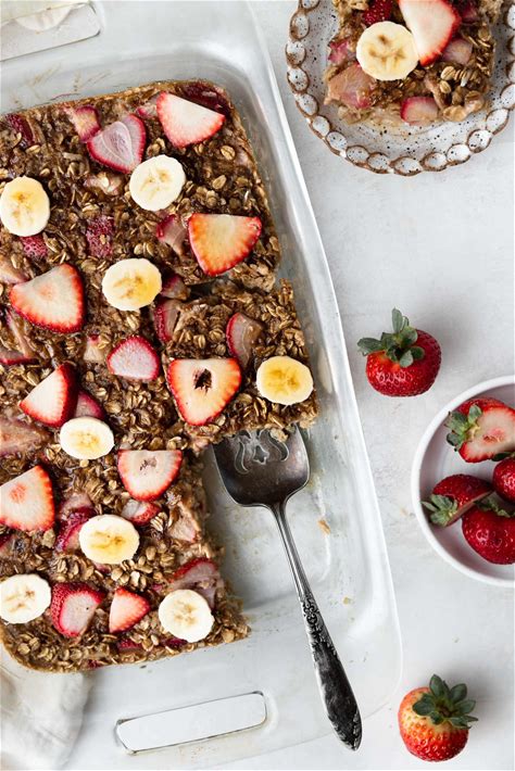 strawberry-banana-baked-oatmeal-all-the-healthy image