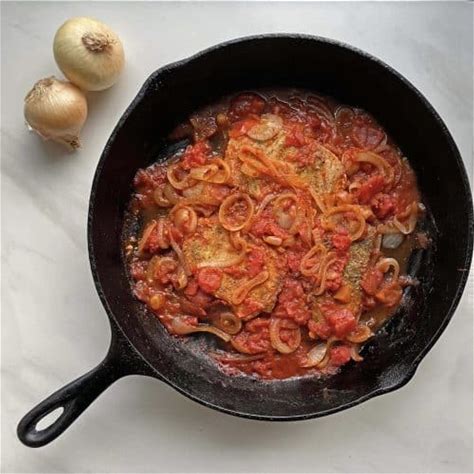 gollitas-mexican-pork-chops-with-tomato-onions image