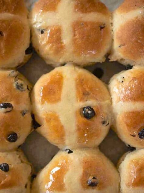 lemon-hot-cross-buns-with-dried-blueberries image
