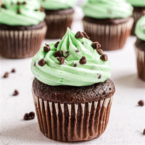 mint-chocolate-chip-cupcakes-recipe-shugary-sweets image
