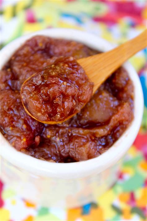 fig-preserves-recipe-with-vanilla-cooking-on-the image