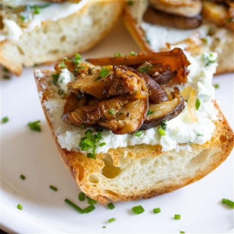 mushroom-goat-cheese-toasts-giangis-kitchen image