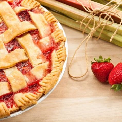 strawberry-rhubarb-pie-with-frozen-fruit-sensational image