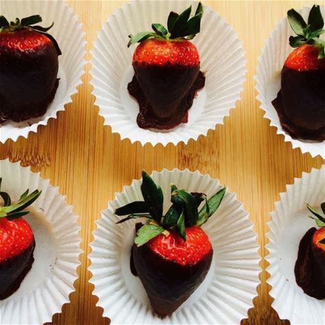 keto-vegan-chocolate-covered-strawberries-paleo image