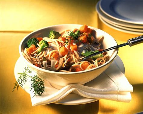 whole-wheat-spaghetti-with-vegetables image