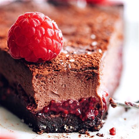 vegan-raspberry-chocolate-ganache-tart-minimalist image
