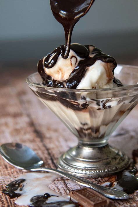 old-fashioned-hot-fudge-sauce-easy-thick image