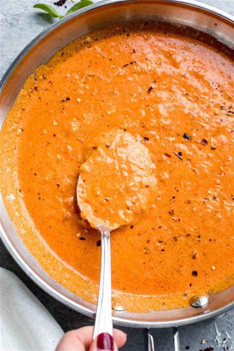 10-minute-spicy-tomato-cream-sauce-little-broken image