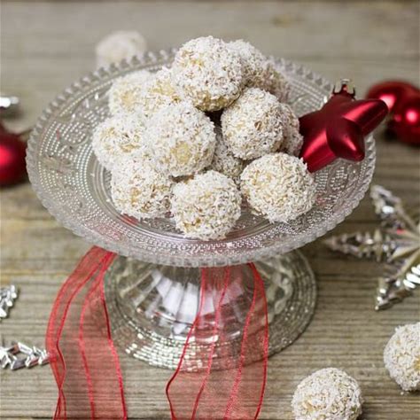 coconut-balls-christmas-cookiescom-600-of-the image