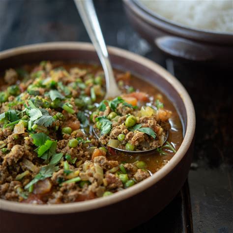 easy-ground-beef-curry-recipe-beef-keema-curry image