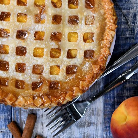 easy-southern-fresh-peach-pie-recipe-24bite image