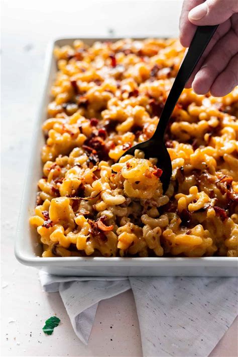 creamy-baked-macaroni-and-cheese-with-bacon image