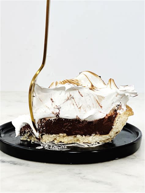 new-fashioned-chocolate-meringue-pie-the-vanilla image