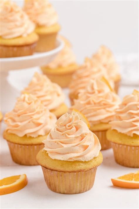 dreamy-orange-cupcakes-with-whipped-orange image