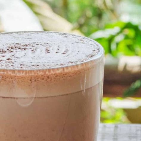easy-healthy-homemade-hot-chocolate-maxliving image