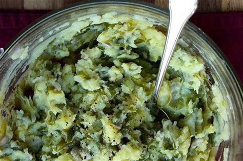 green-beans-with-mashed-potato-traditional-and-tasty image