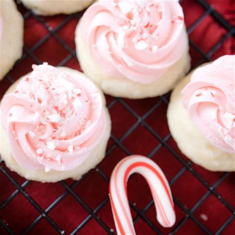 light-and-delicious-peppermint-meltaways-devour image