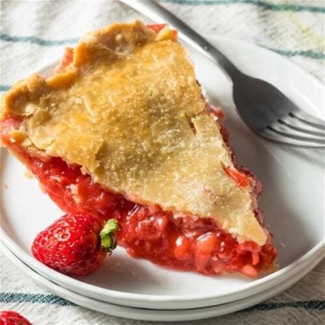 30-strawberry-rhubarb-recipes-for-dessert-insanely-good image
