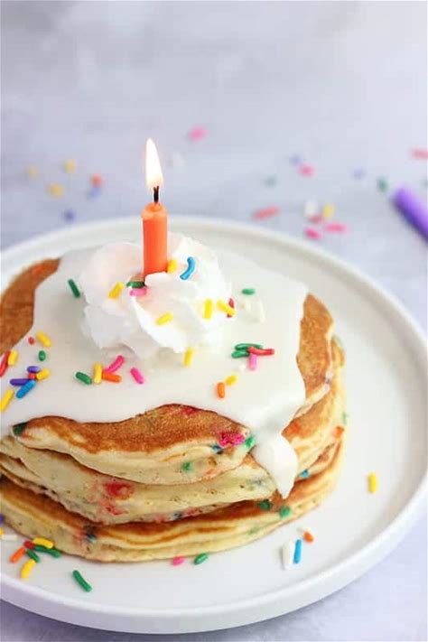 birthday-cake-pancakes-funfetti-pancakes-one image