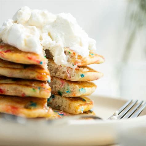 confetti-pancakes-birthday-cake-pancakes-online-gift image