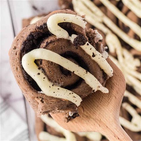cookies-and-cream-cinnamon-rolls-fantabulosity image