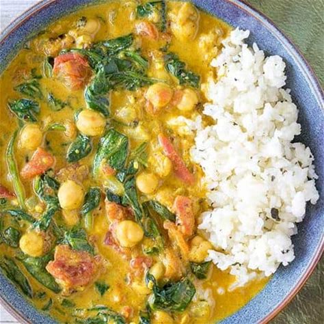 instant-pot-curry-with-chickpeas-tomatoes-spinach image