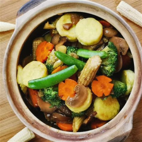 braised-tofu-with-vegetables-taste-of-asian-food image