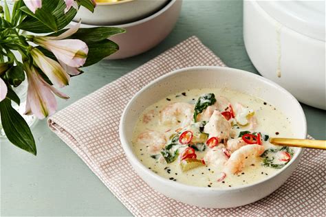 quick-easy-keto-seafood-chowder-recipe-diet image