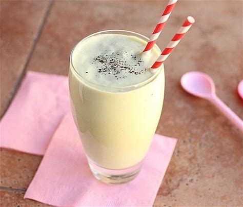 healthy-vanilla-avocado-milkshake-oatmeal-with-a-fork image