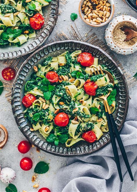 vegan-creamed-spinach-pasta-bianca-zapatka image