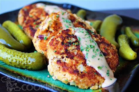 low-carb-tuna-patties-recipe-eyes-closed-cooking image