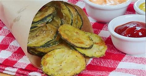 oven-baked-zucchini-chips-recipe-ready-in-10 image