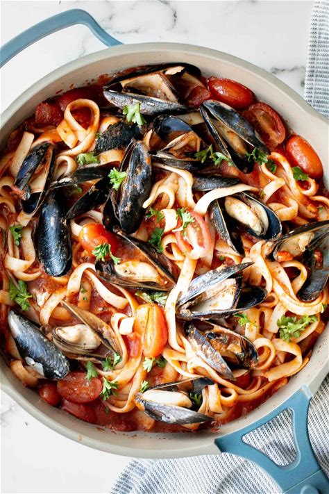 mussels-pasta-in-tomato-sauce-ahead-of-thyme image