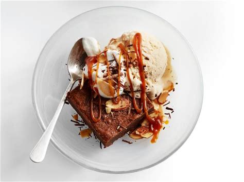 brownie-sundaes-with-cinnamon-cayenne-whipped image