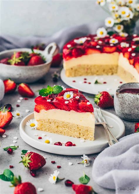 vegan-strawberry-cake-with-vanilla-custard-bianca image