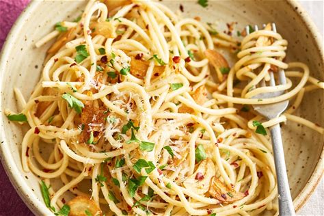 spaghetti-aglio-e-olio-recipe-the-kitchn image