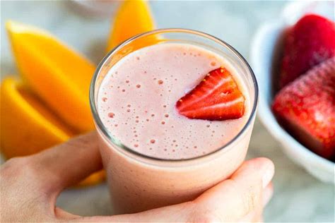 easy-5-minute-strawberry-smoothie-inspired-taste image