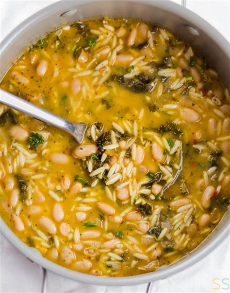 white-bean-and-kale-soup-vegetarian-and-healthy image