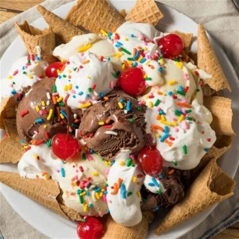 20-best-ice-cream-sundaes-to-treat-yourself-with image
