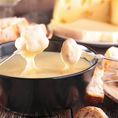 cheddar-swiss-cheese-fondue-bake-it-with image
