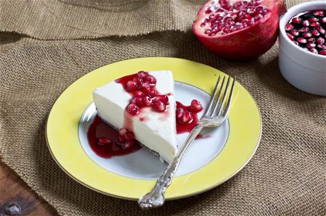 greek-yogurt-cheesecake-recipe-with-pomegranate image