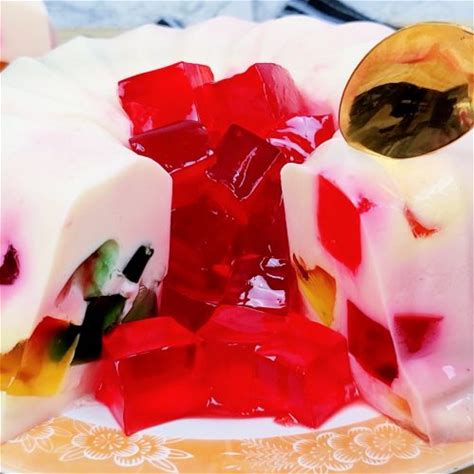cathedral-window-jelly-dessert-yummy-kitchen image